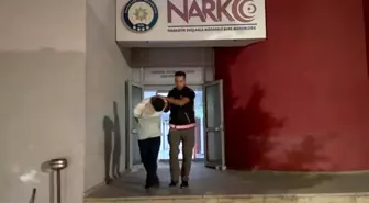 Adana'da Narkotik Polisi Madde Aldığı İddia Edilen Genç Kişiyi Gözaltına Aldı
