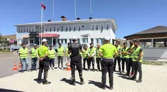 Damal'da Motosiklet Sürücülerine Güvenli Sürüş Eğitimi