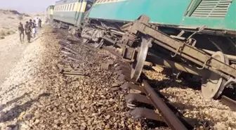 Pakistan'da Yolcu Treni Raydan Çıktı: 1 Ölü, 33 Yaralı