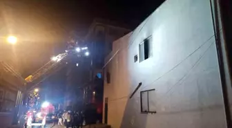 Pendik'te Elektrik Kablosu Deposunda Yangın Çıktı