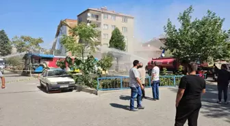 Balıkesir'de Depremzedelere Yıkım Çalışmaları Devam Ediyor