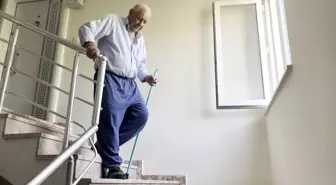 Isparta'da Yaşlı Çift Asansörsüz ve Tehditlerle Mücadele Ediyor