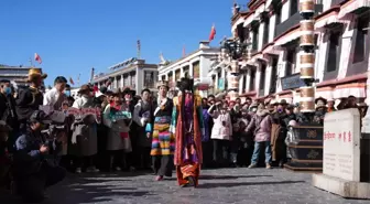 Tibet'in Geleneksel Giysi Yapım Tekniği Kültürel Miras Olarak Yaşatılıyor