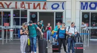 Antalya Havalimanı'nda Tarihi Rekor: 230 Bin Yolcu
