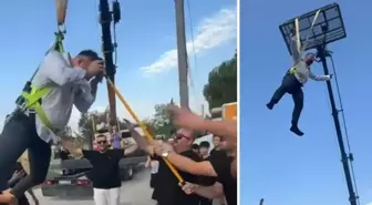 Önce vinçle havaya kaldırıp çiftetelli oynattılar, sonra kıyafetleri üzerindeyken yıkadılar