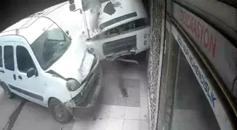 Hatay'da Freni Boşalan Arazöz Park Halindeki Araçlara Çarptı