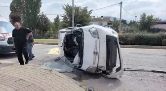 Bursa'da Kontrolden Çıkan Araç Takla Attı, 2 Yaralı
