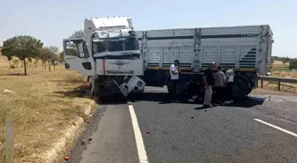 Mardin'de Tır ile Otomobil Çarpışması: 2 Yaralı