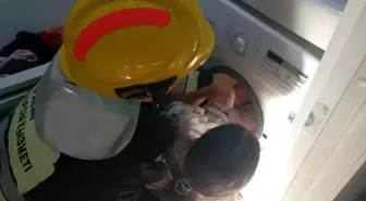 Kazakistan'da Çocuk Çamaşır Makinesine Sıkıştı