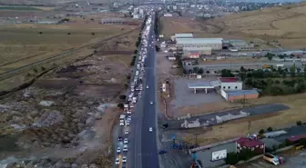Bitlis-Tatvan Kara Yolunda Uzun Araç Kuyruğu