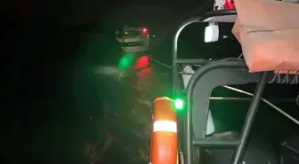 Dümen Arızası Nedeniyle Sürüklenen Tekne Kurtarıldı