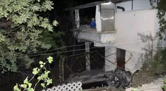 Talas'ta Trafik Kazası: Ev Bahçesine Uçan Araçta 3 Yaralı