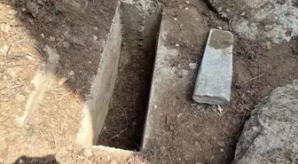 Tekirdağ'da Tarihi Mezarlık Defineciler Tarafından Tahrip Edildi
