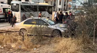 Bilecik'te Trajik Kaza: Minibüsle Çarpışan Otomobil Yaya Kaldırımındaki Vatandaşı Yaraladı