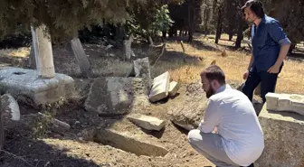 Tarihi Mezara Definecilerin Zarı Verildi