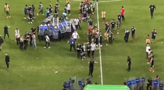 Tekmeler yumruklar havada uçuştu! Amedspor-Erzurumspor maçı sonrası ortalık savaş alanına döndü