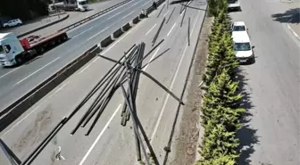 Kocaeli'de Tırdan Yola Dökülen Demir Profiller İstanbul Yönünde Trafiği Felç Etti