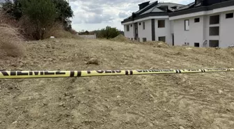 Büyükçekmece'de toprağa gömülü erkek cesedi bulundu