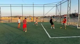 Mahmudiye'de Genç Futbolcuların Antrenmanları Devam Ediyor