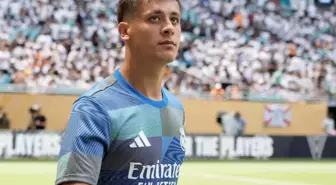 Gözünü bir an olsun ayırmadı! İlk 11'de sahaya çıkan Arda Güler'e sevgili sürprizi
