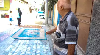 Adana'da Mahalleli Bozuk Yollara Karşı Halı Serdi