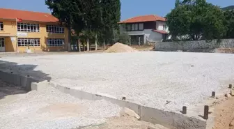 Menteşe'de 6 halı saha yapımı sürüyor