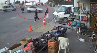 Hatay'da Motosikletin Otomobile Saplandığı Kaza Anı Güvenlik Kamerasında