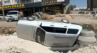 Adıyaman'da Otomobil Çukura Düşmesi Sonucu 5 Yaralı