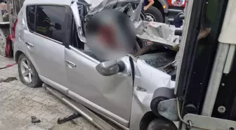 Samsun'da TIR'a Çarpan Otomobilde Bir Kişi Hayatını Kaybetti