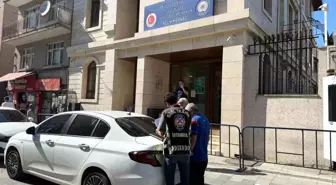 Kağıthane'de Ambulansa Yol Vermeyen 2 Sürücü ve 1 Yolcu Yakalandı