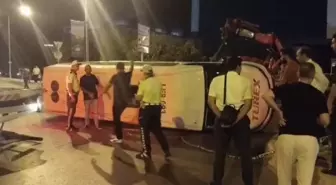 Sultanbeyli'de Otomobil ve Minibüs Çarpıştı: 10 Yaralı