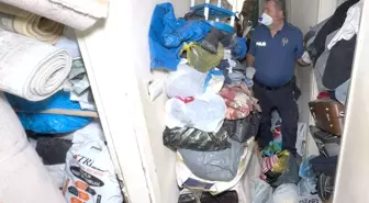 Avcılar'da 'Çöp Ev' Olayı: 85 Yaşındaki Kadının Dairesinden 12 Kamyon Eşya Çıkarıldı