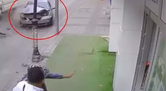 Alkollü ve Ehliyetsiz Sürücünün Yolda Yarattığı Felakette Yayalar Son Anda Kurtuldu