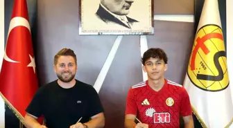 Eskişehirspor, Ozan İsmail Cörüt ile Profesyonel Sözleşme İmzaladı