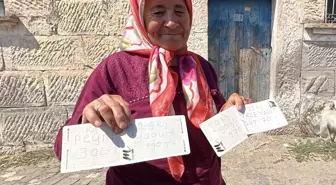 İşitme Engelli Çiftin Mucizesi: Kağıtla Turistlere Ürün Satışı