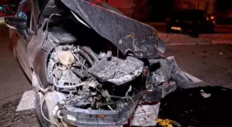 Aksaray'da Trafik Kazası: İki Araç Hurdaya Döndü, Yaralı Yok
