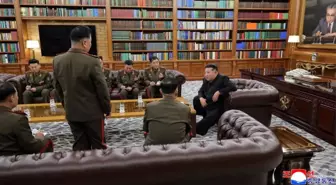Kim Jong-Un, Kursk Cephesi'nde Savaşan Komutanlarla Bir Araya Geldi