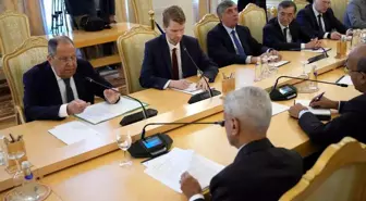 Lavrov: Putin, Zelenskiy ile Görüşmeye Hazır