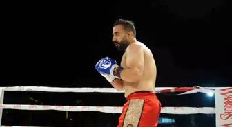 Sancaktepe'de Kick Boks Turnuvasında Barış Üçlü Şampiyon Oldu