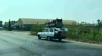 Adana'da Koltuk Taşırken Trafiği Tehlikeye Düşüren Sürücü