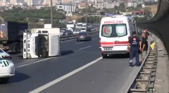 Başakşehir TEM Otoyolu'nda Bir Kamyonet Daha Devrildi