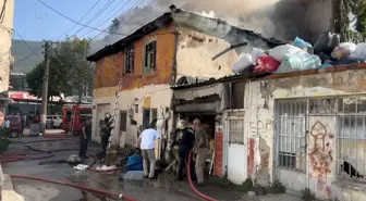 Bursa'da 2 Katlı Ev Yangında Küle Döndü