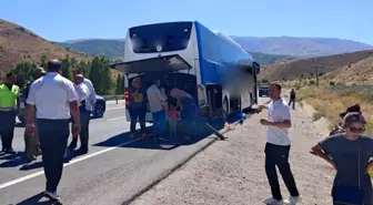 Erzincan'da Yolcu Otobüsü Kaza Yapladı: 1 Yaralı