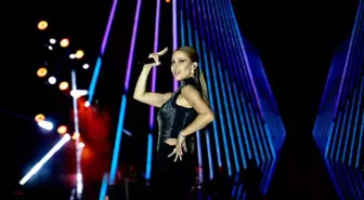 Derya Uluğ, Erzurum Kültür Yolu Festivali'nde Unutulmaz Bir Konser Verdi