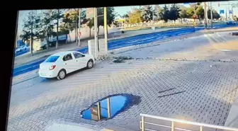 Şanlıurfa'da Freni Boşalan Tır, 4 Araca Çarparak İş Yerine Daldı