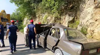 Hatay'da Tofaş Marka Otomobil Kamyonetle Çarpıştı: 2 Yaralı