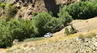 Adıyaman'da İtalyan Turistlerin Bulunduğu Otomobil Uçuruma Yuvarlandı
