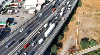 TEM Otoyolu'nda İkinci Kamyon Devrildi, Trafik Felç Oldu