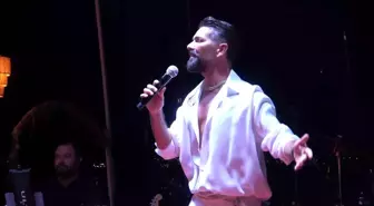 Mehmet Çevik, 20 Yıl Sonra Bursa'da Coşkuyla Sahne Aldı