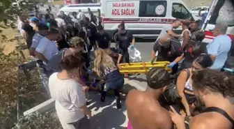 Söke'de Turistleri Taşıyan Midibüs Devrildi: 7 Yaralı